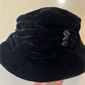 Vintage winter velvet bucket hat